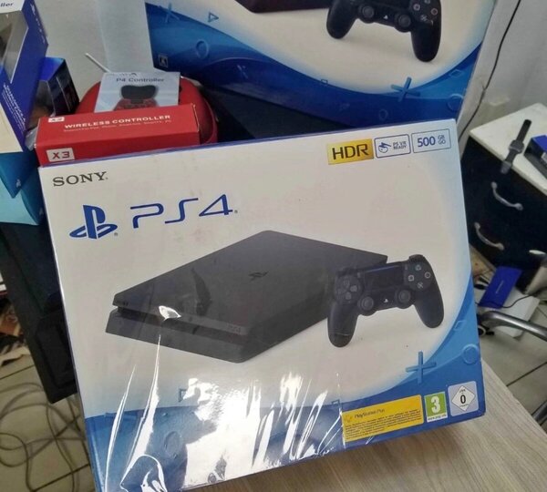 Console Sony PS4 Slim 500Go