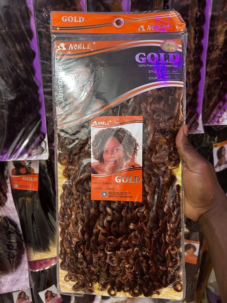 Extensions de cheveux synthétiques