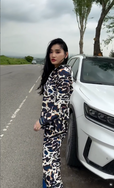 Леопардовая двойка из атласа