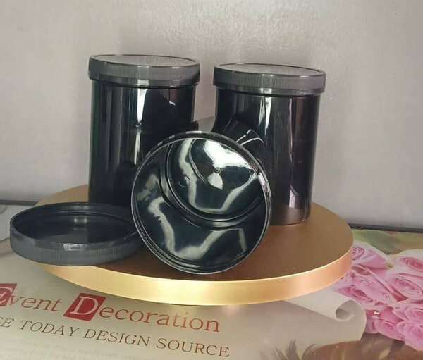 Contenants alimentaires noirs en plastique