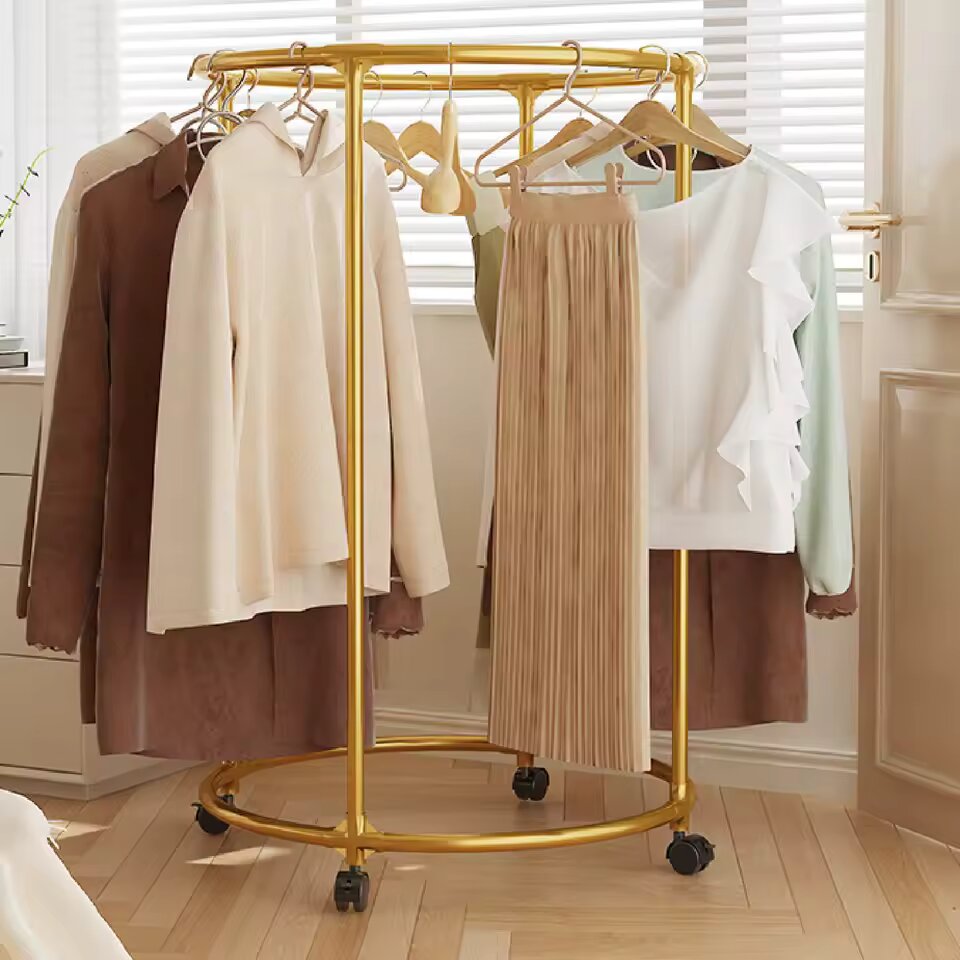 Rangement à vêtements rotatif