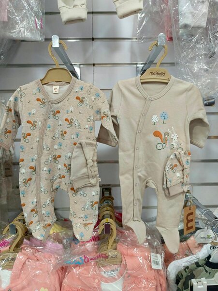 Les deux grenouillères avec 2 bonnets