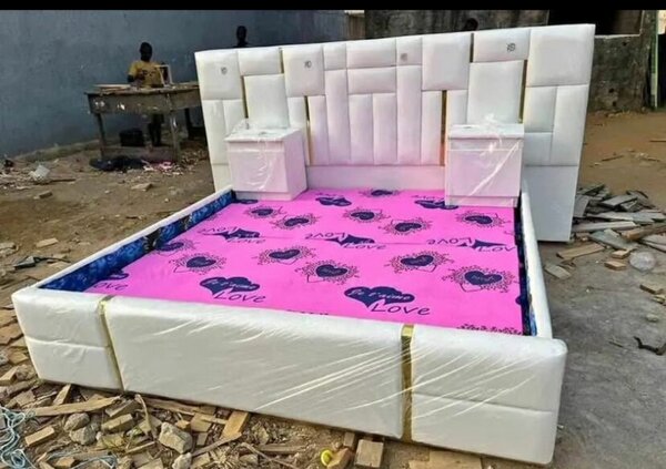 Lit double moderne capitonné