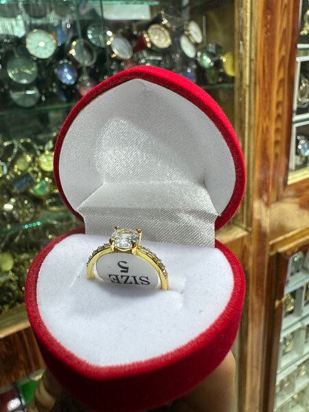 Bague en or avec diamant