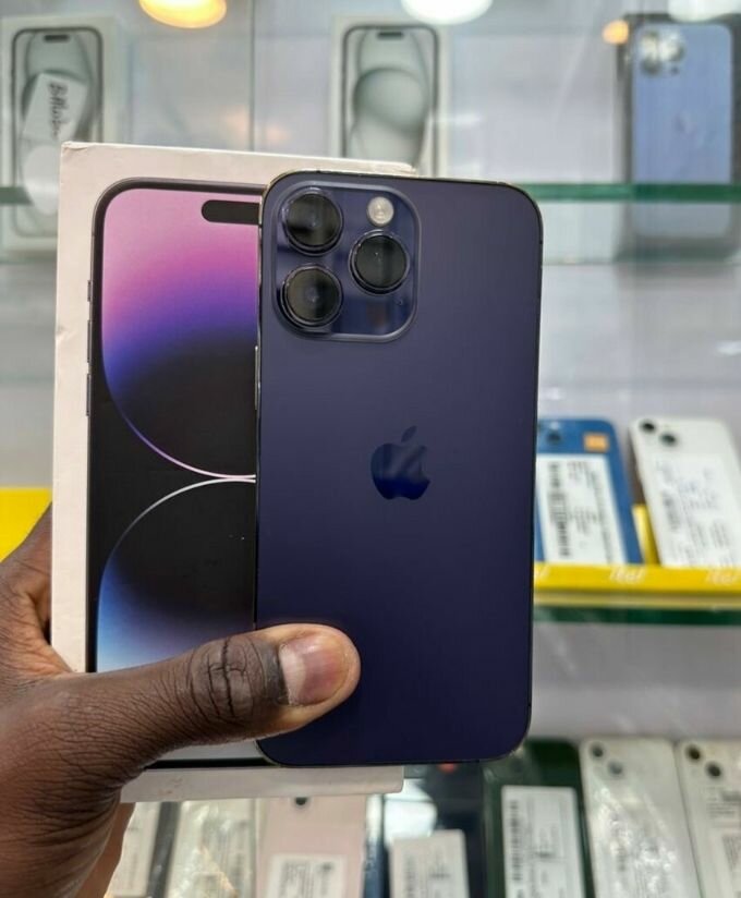 iPhone 14 Pro Max bleu profond