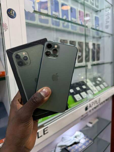 iPhone 11pro 64giga quasi neuf avec son carton