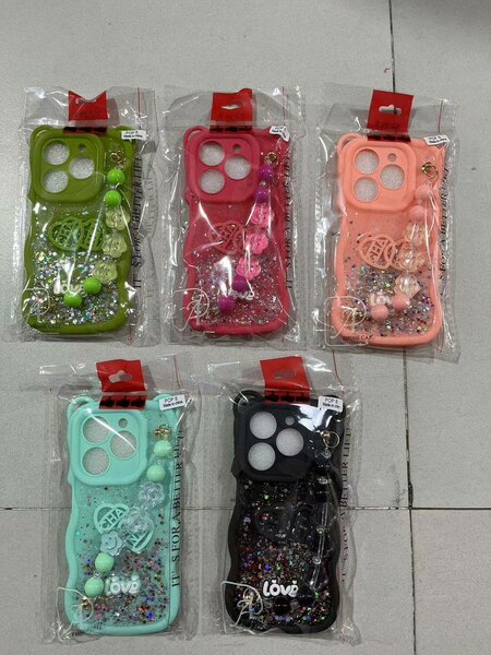 Coque iPhone avec breloques