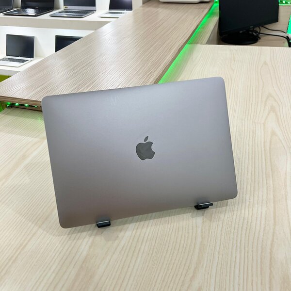 MacBook Air 13" Retina Display