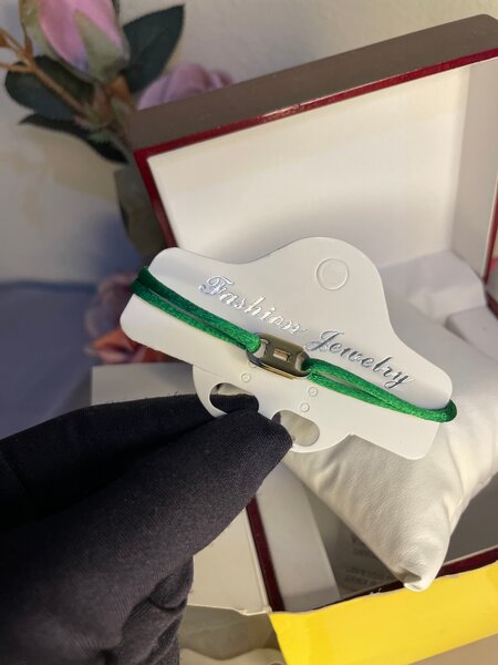 Bracelet en velours vert