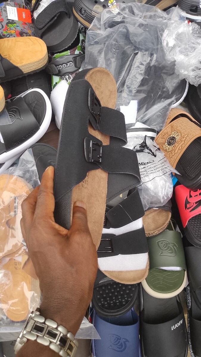 Sandales plates pour hommes