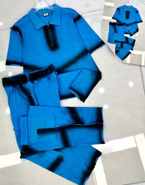 Tenue de survêtement colorée