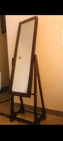 Standing mirror