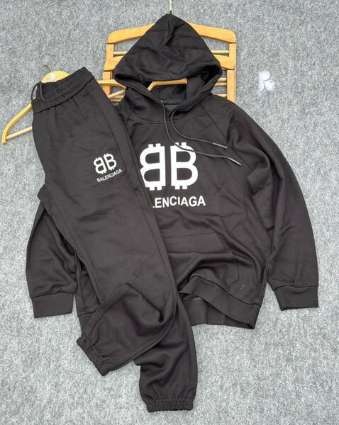 Conple pulls  balanciaga