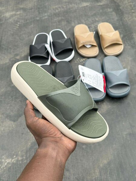 Claquettes confortables unisexes