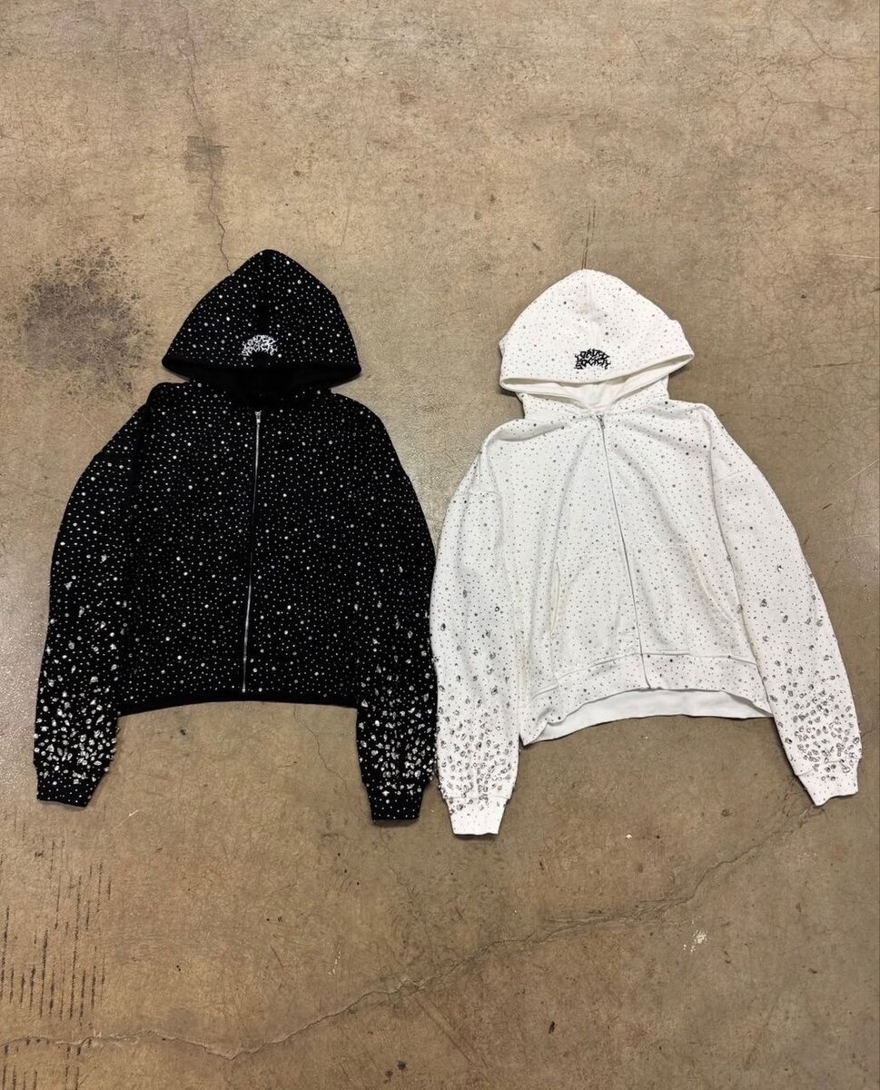 Sweat à capuche strassé