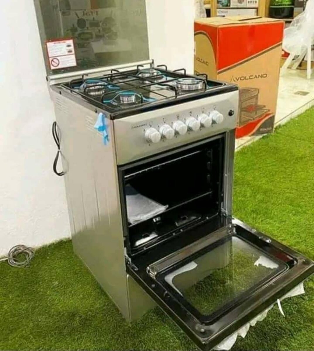 Four Gas burners with oven and Grill