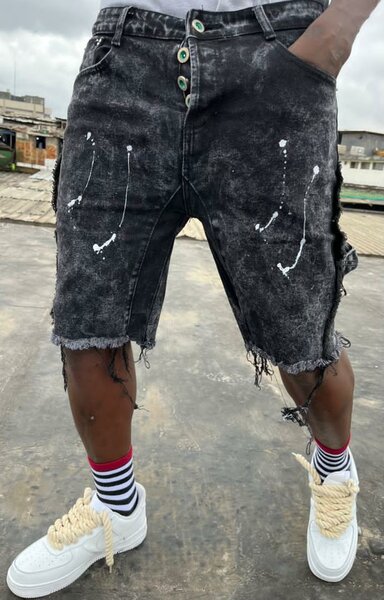 Shorts en jean noir déchiré