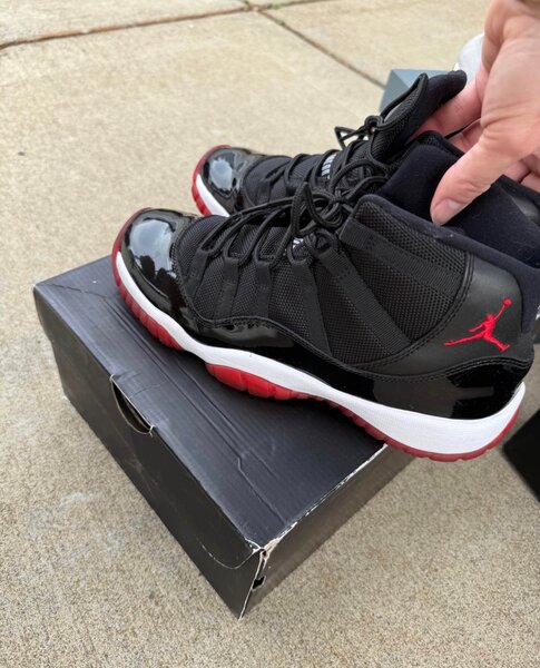 Air Jordan 11 noir et rouge