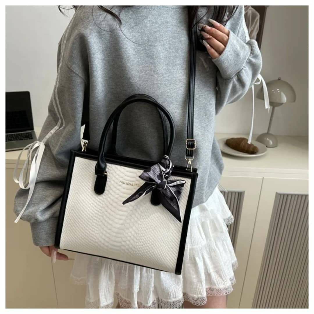 Sac à main élégant avec foulard