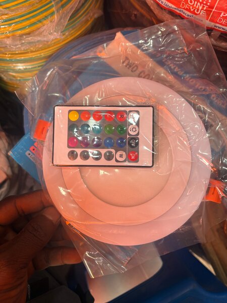 Plafonnier LED avec télécommande