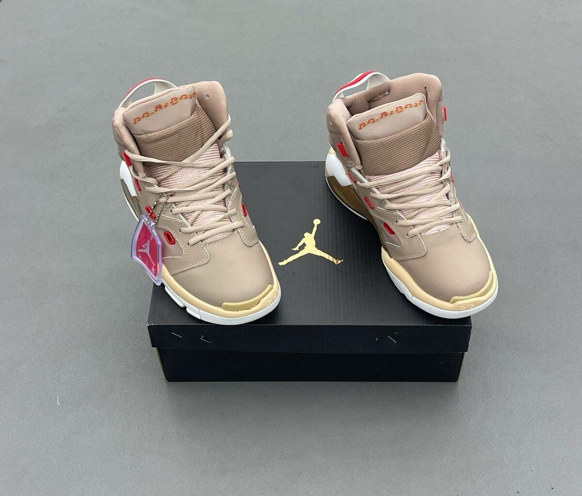 Sneakers haut de gamme beige