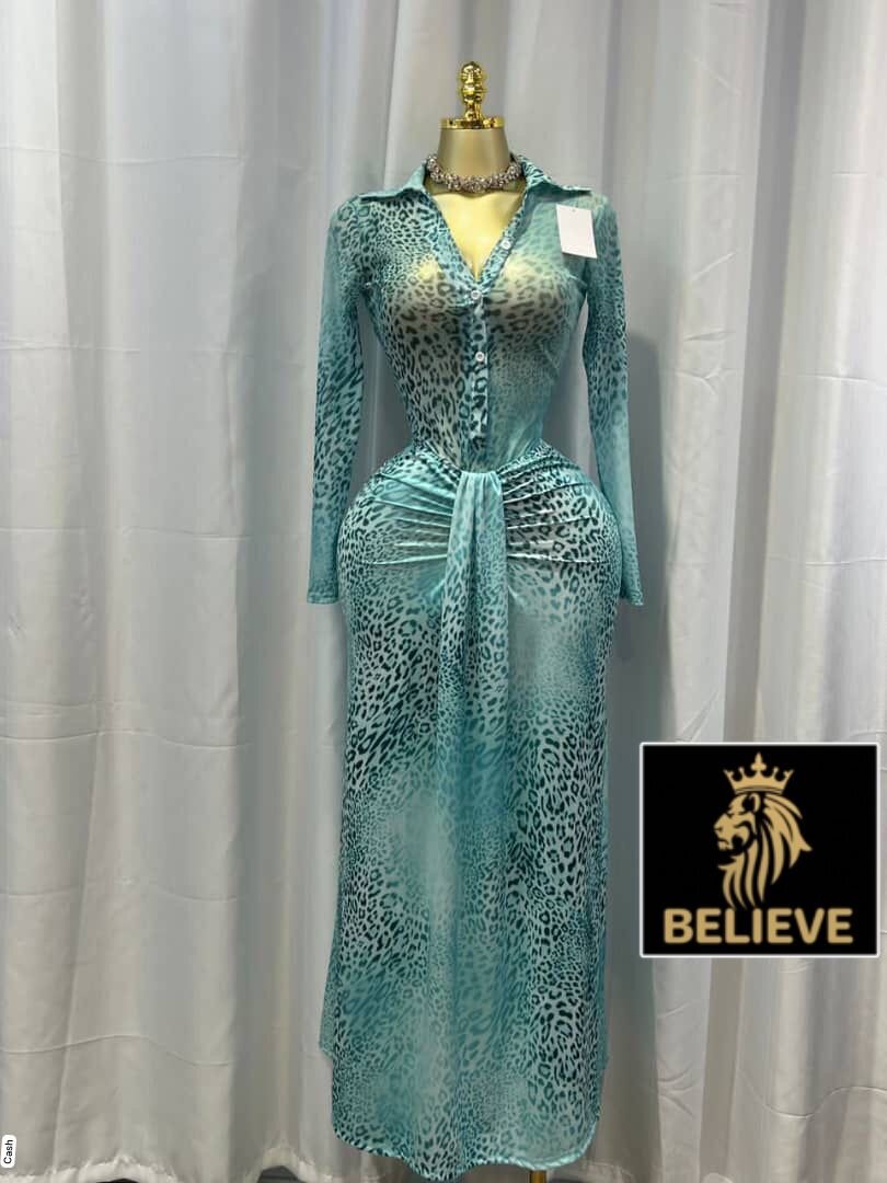 Robe élégante avec ceinture