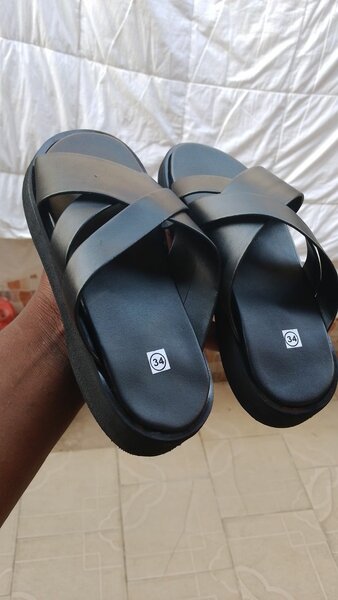 Sandales noires élégantes