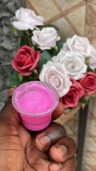 CRÈME DE LÈVRES ROSES