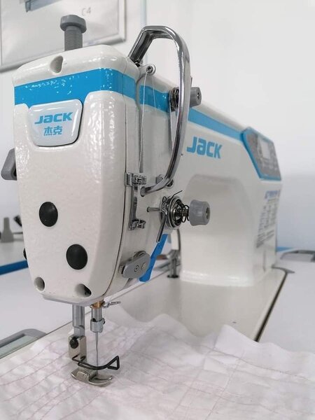 Jack F4 sewing machines