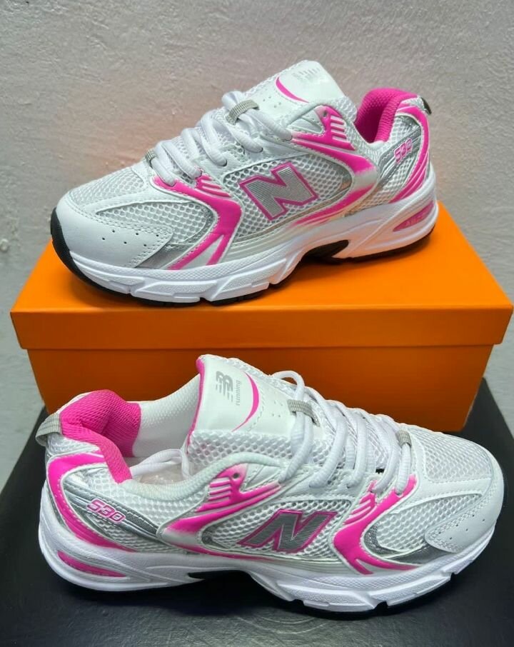 Sneakers blancs et roses sport