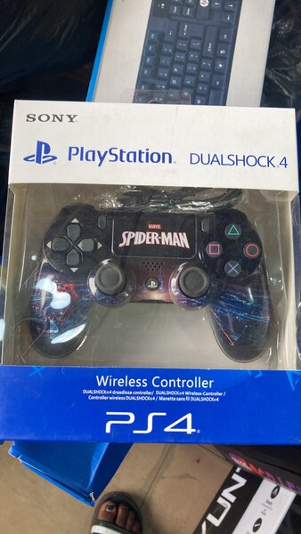 PS4 Controller