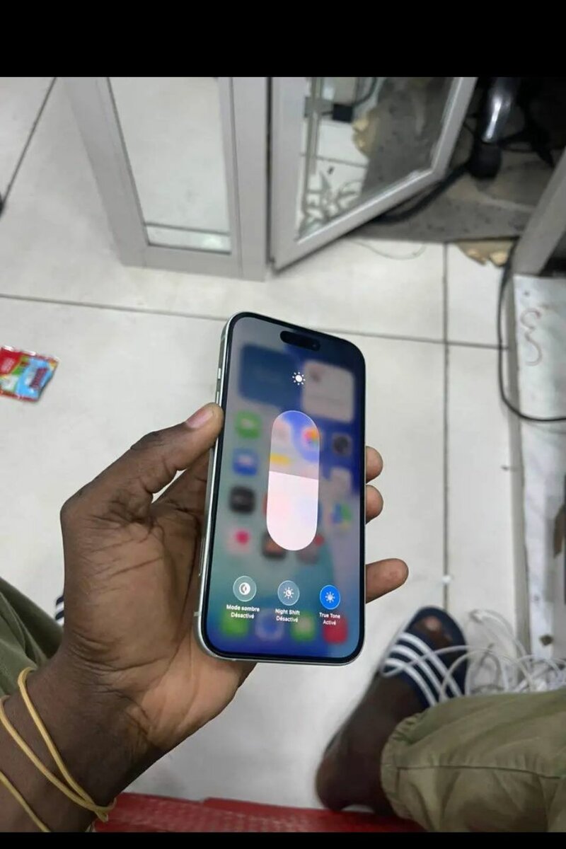 Apple iPhone 14 simple