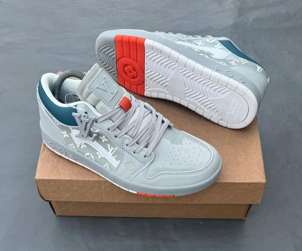 Baskets grises élégantes