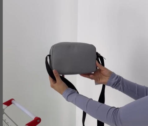 Компактные кроссбоди сумки от ZARA серая