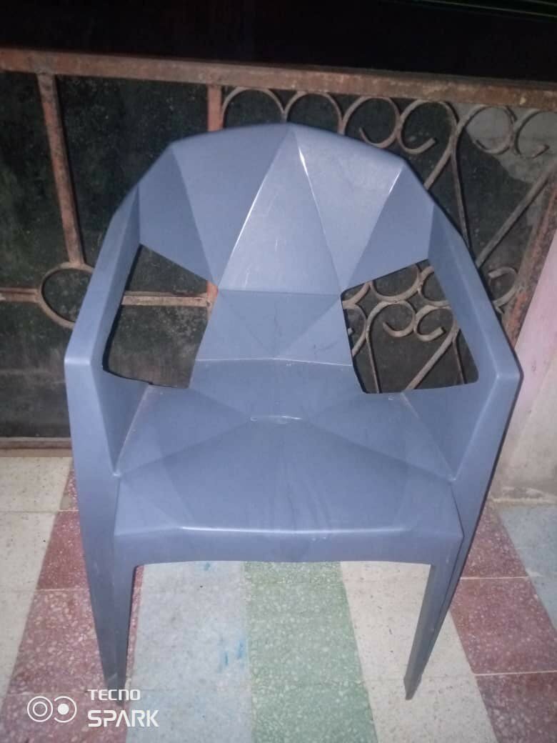 Chaises en plastique BOSS et TECNO