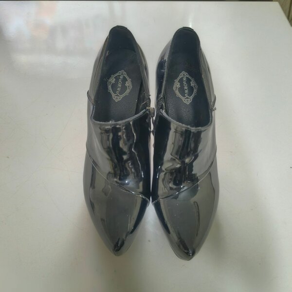 Talons hauts élégants noirs