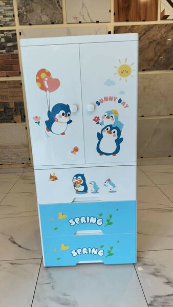 Armoire enfant avec motifs de pingouins