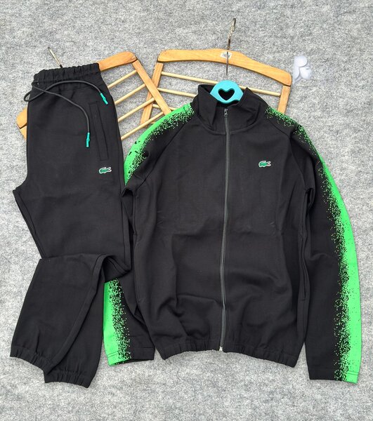 Ensemble de survêtement noir et vert