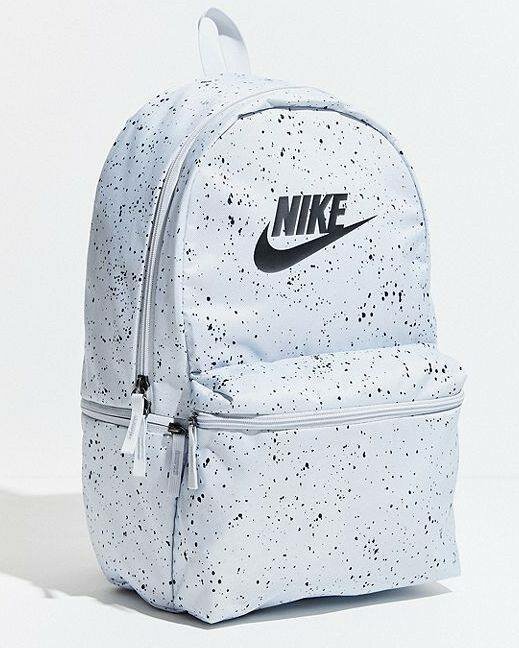Sac à dos Nike gris avec motifs