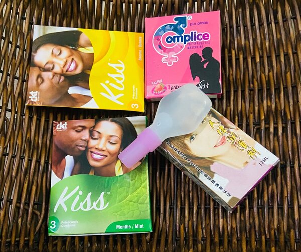 9 préservatifs + 2 lubrifiants