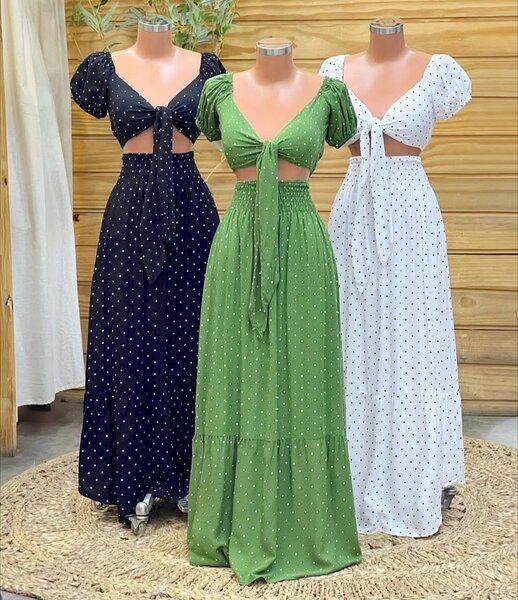 Robe longue à pois élégante