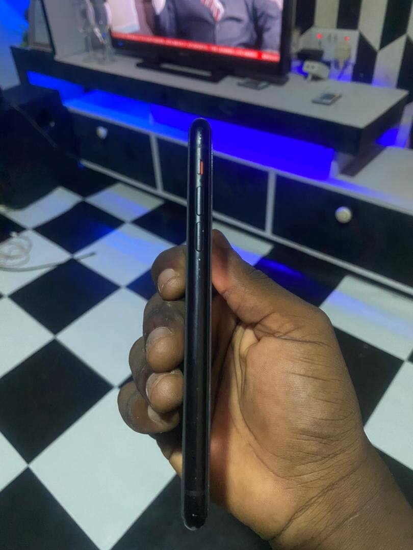 iPhone XR 64 gig no fault