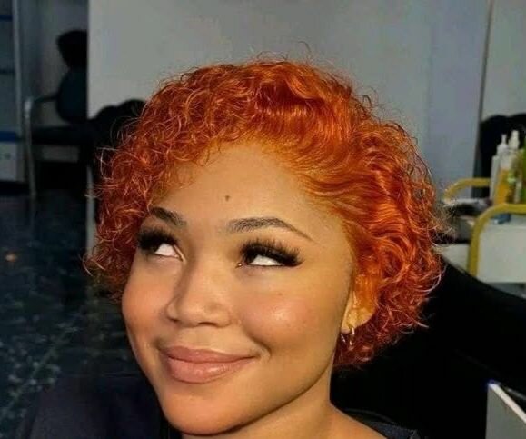 Perruque Synthétique Bouclée Orange