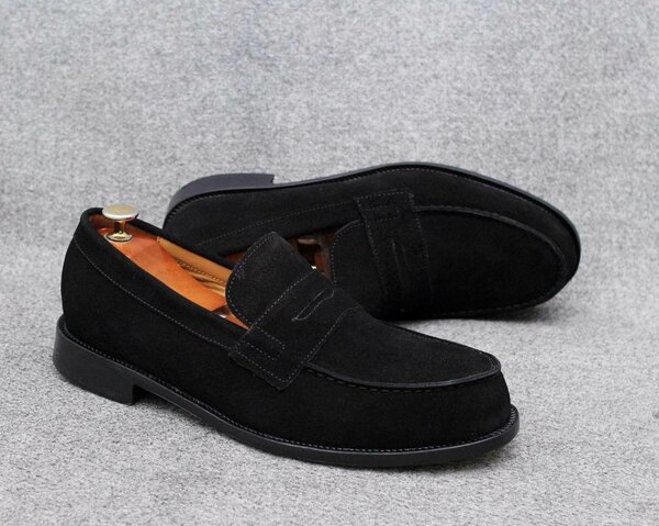 Mocassins en daim noir élégants