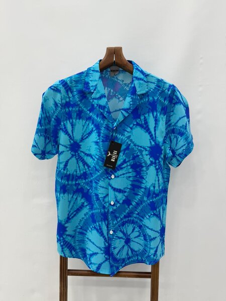 Chemise bleue tie-dye