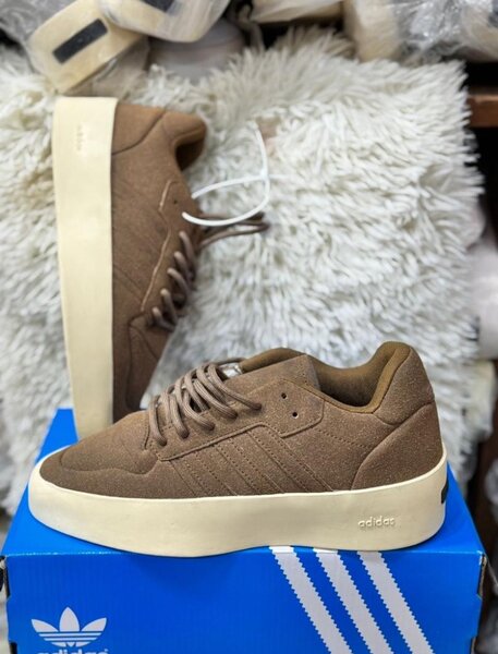 Adidas disponible pour les hommes