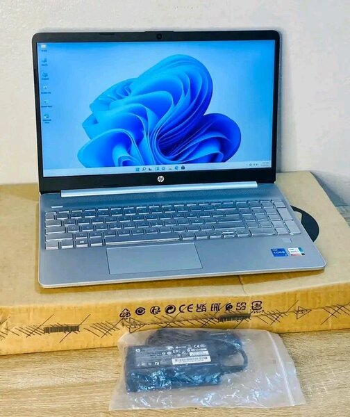 Ordinateur portable HP argent - Neuf