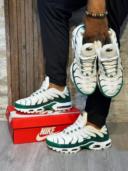 Baskets Air Max blanches et vertes