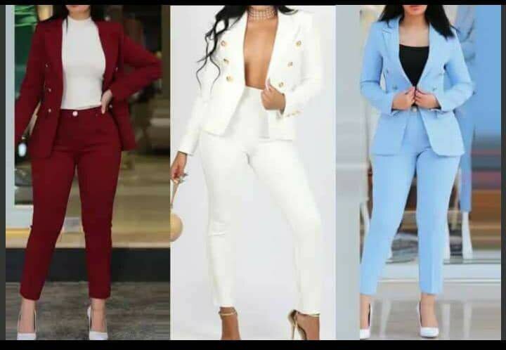 Costumes élégants pour femmes