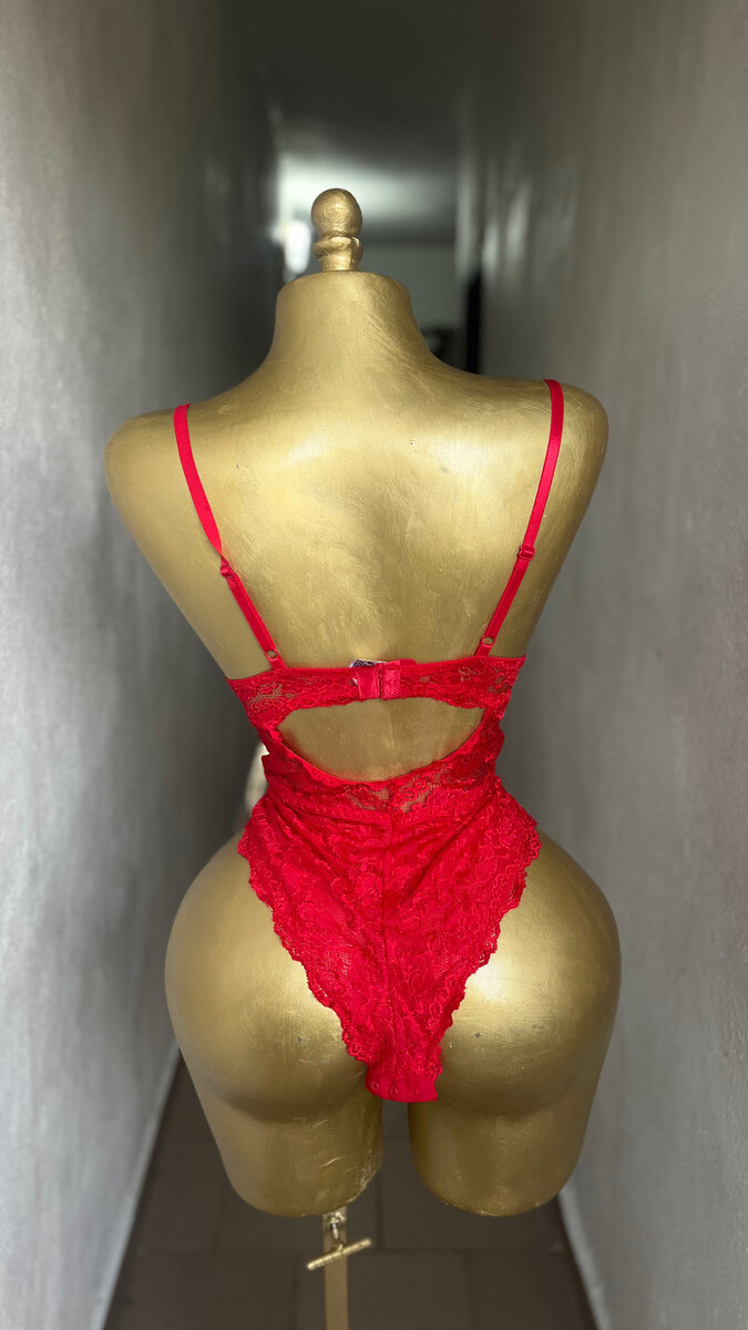 Body en dentelle rouge sexy